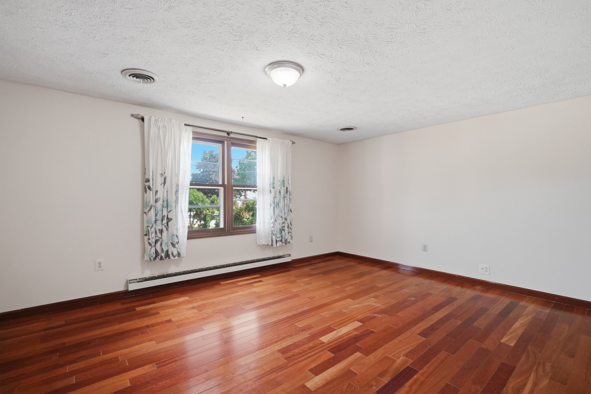 4 Baril Ln Property Photo 13