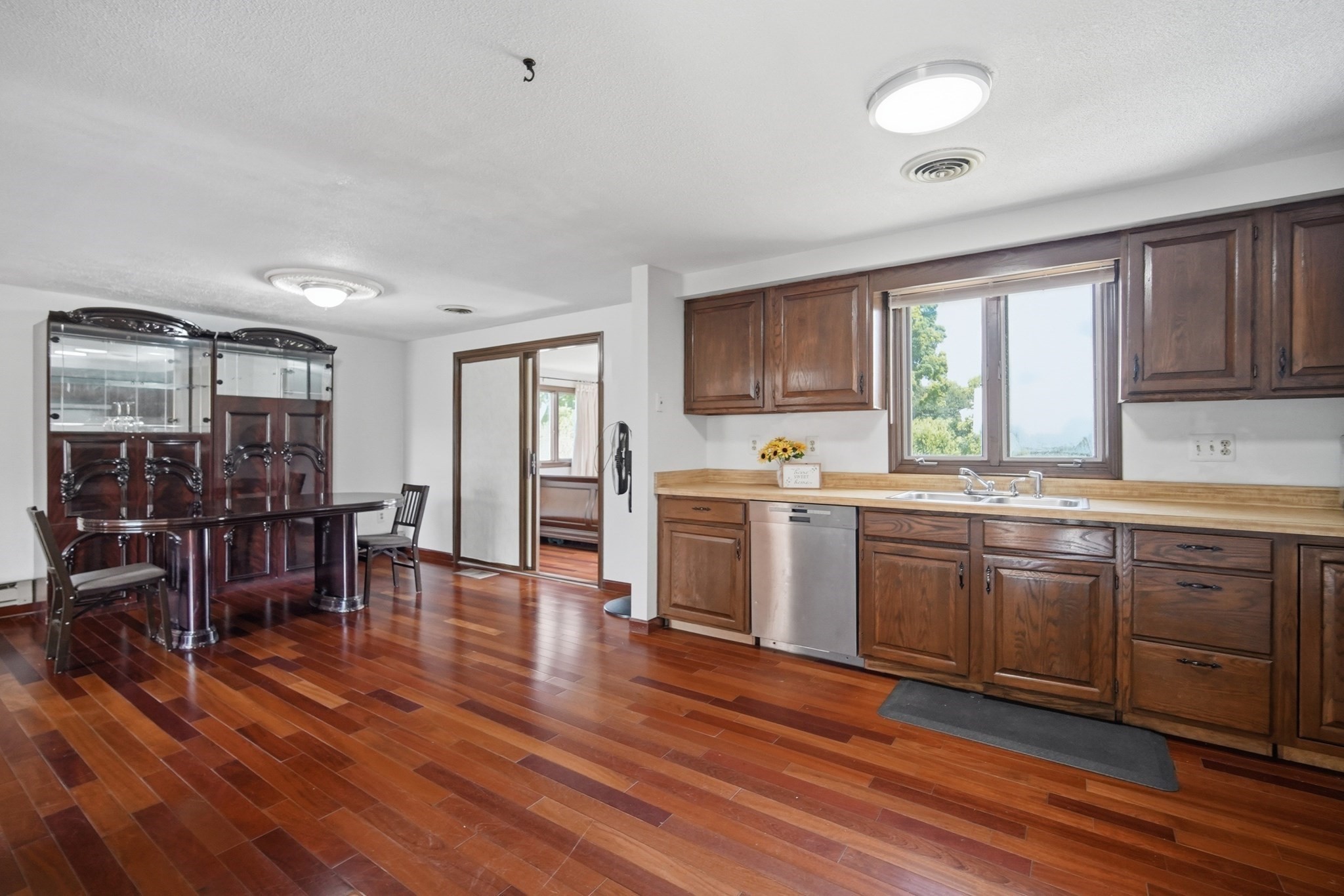 4 Baril Ln Property Photo 16