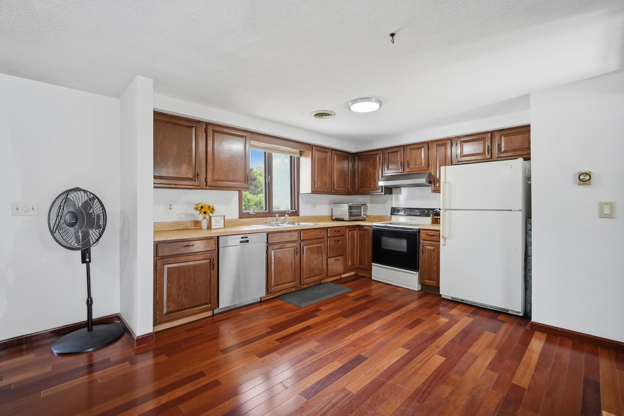 4 Baril Ln Property Photo 20