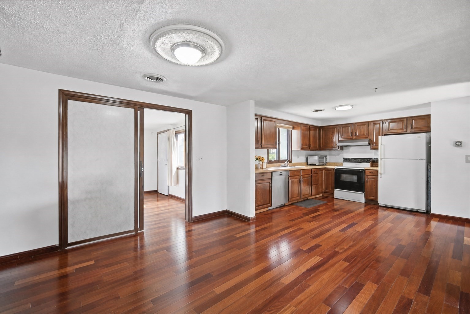 4 Baril Ln Property Photo 23