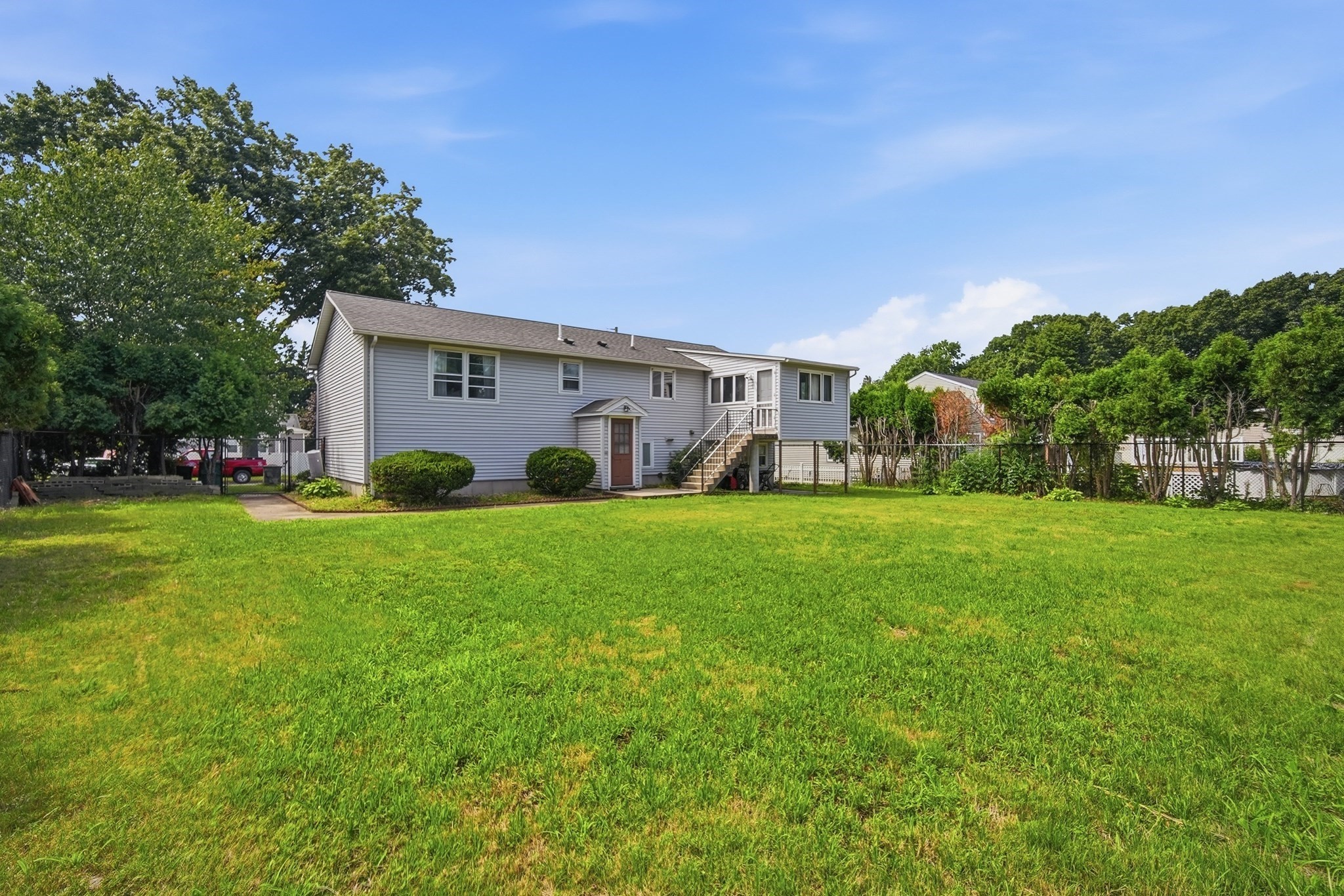 4 Baril Ln Property Photo 38
