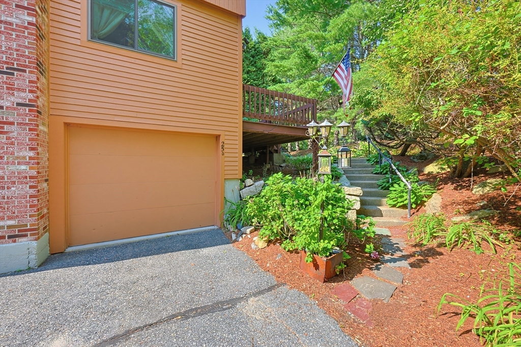 25 Country Club Ln # D Property Photo 2