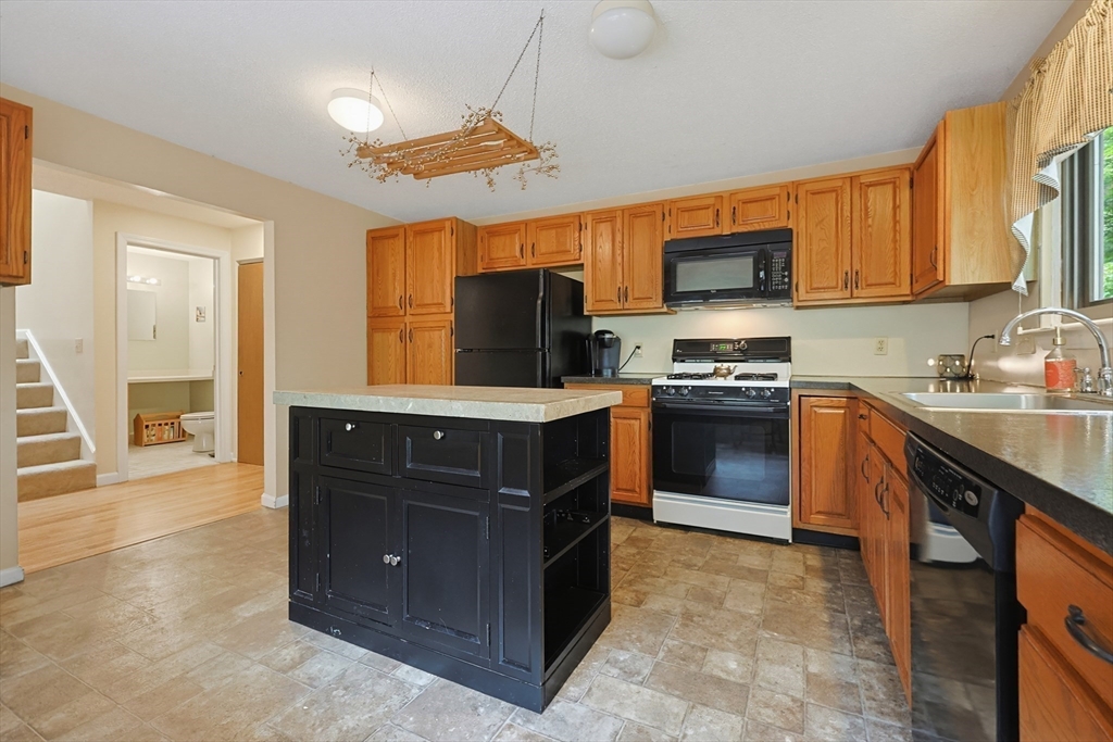 25 Country Club Ln # D Property Photo 3