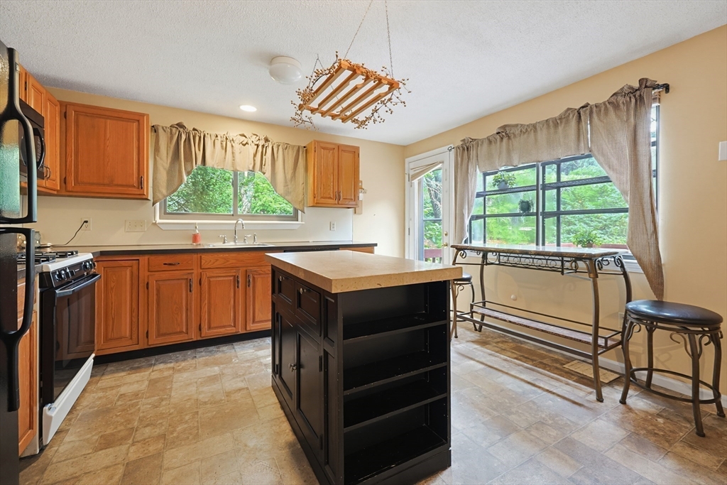 25 Country Club Ln # D Property Photo 5