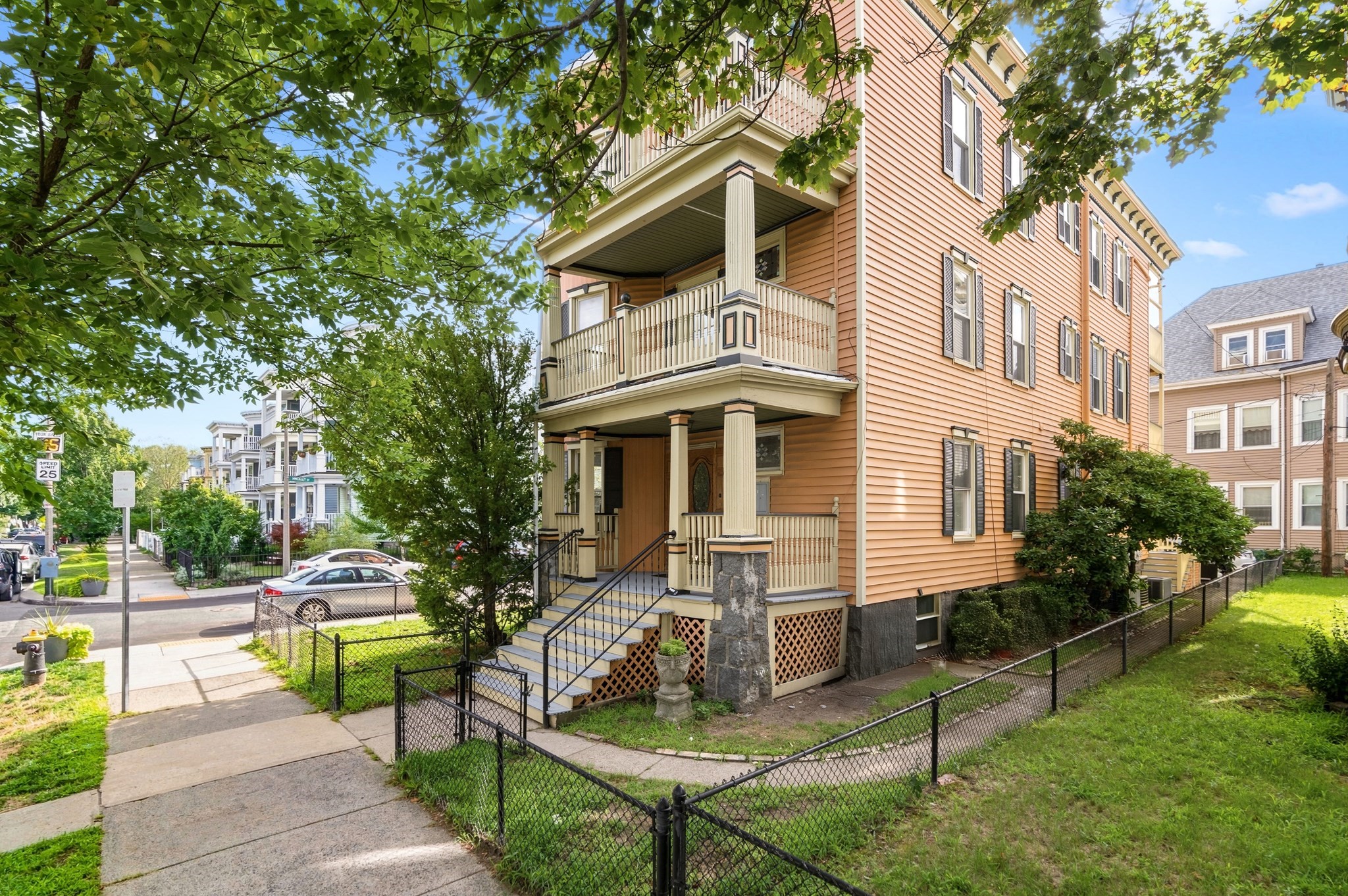 19 Pleasant St Property Photo 2