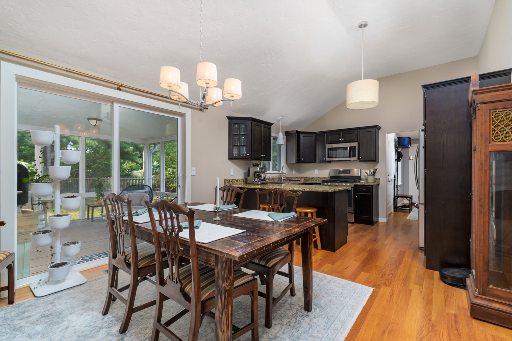 167 Willow St Property Photo 8