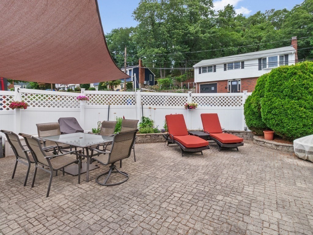 39 Smart Street Property Photo 27