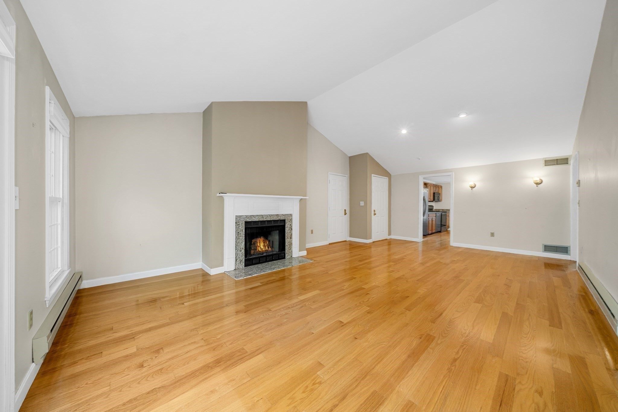 28 Essex Green Lane # D Property Photo 3