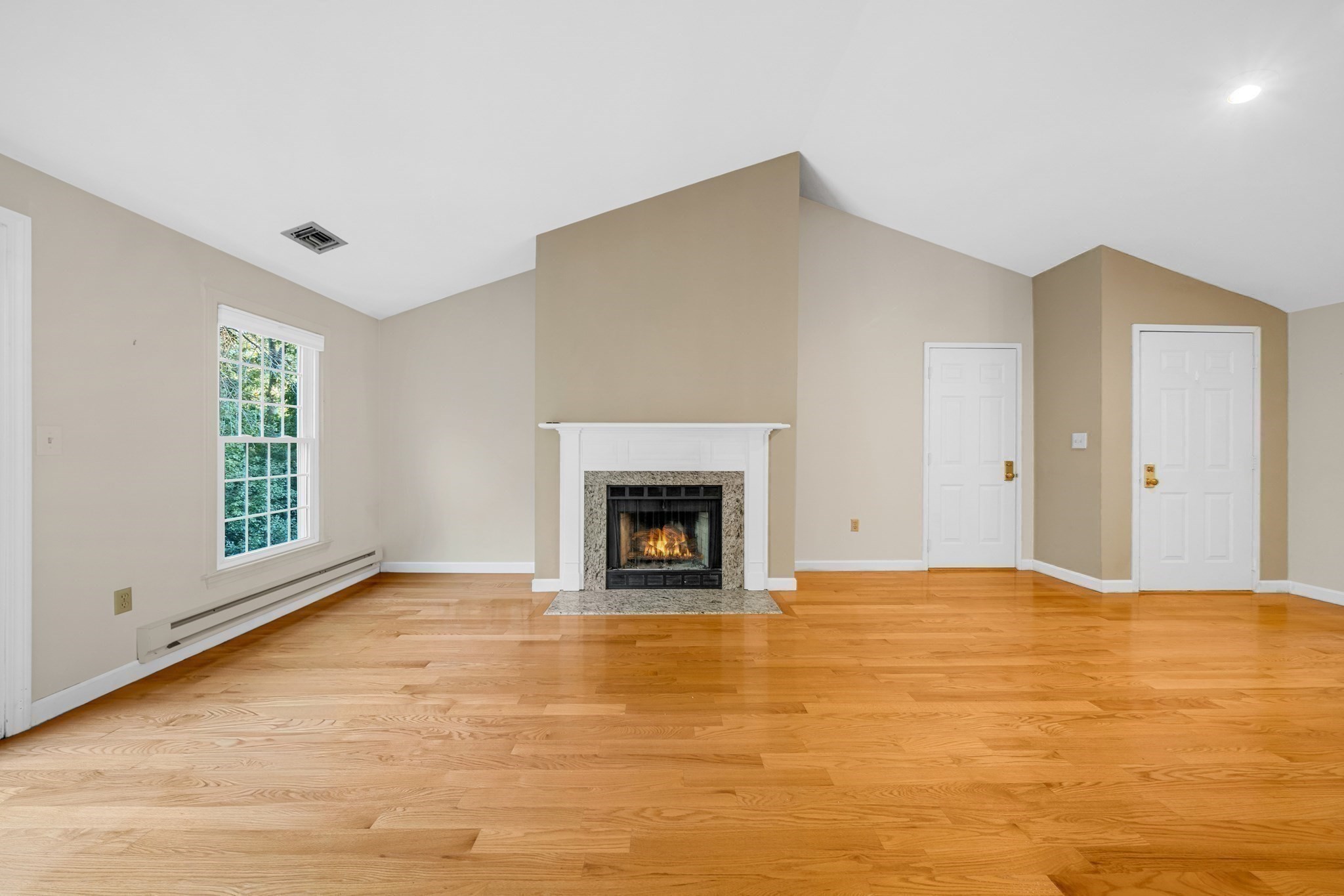 28 Essex Green Lane # D Property Photo 4