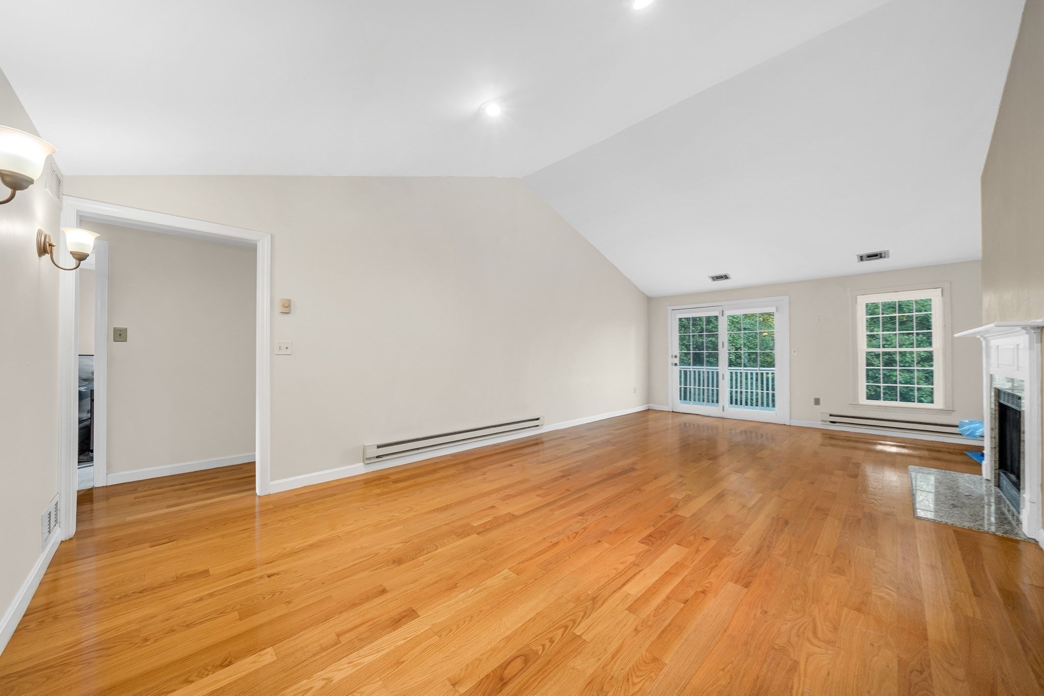 28 Essex Green Lane # D Property Photo 6