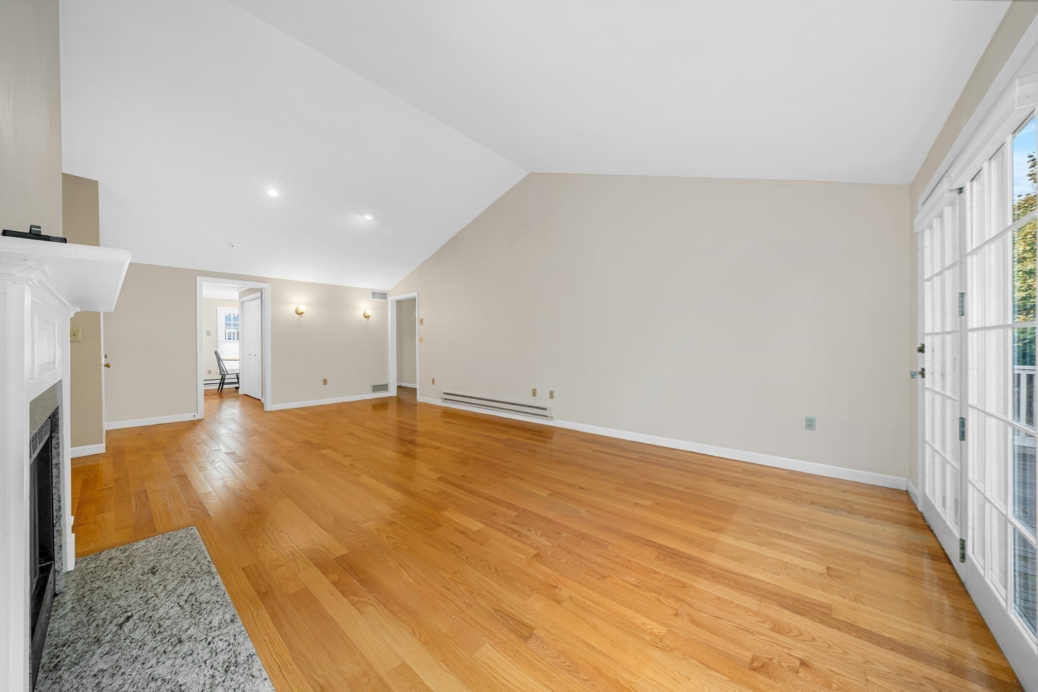 28 Essex Green Lane # D Property Photo 7
