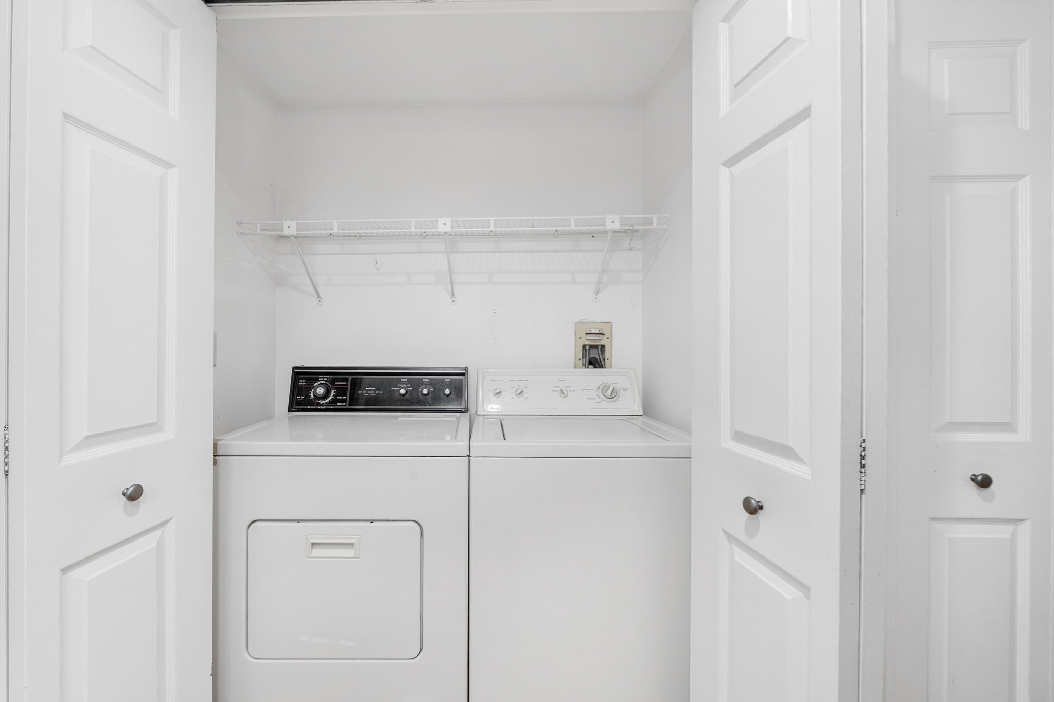 28 Essex Green Lane # D Property Photo 12