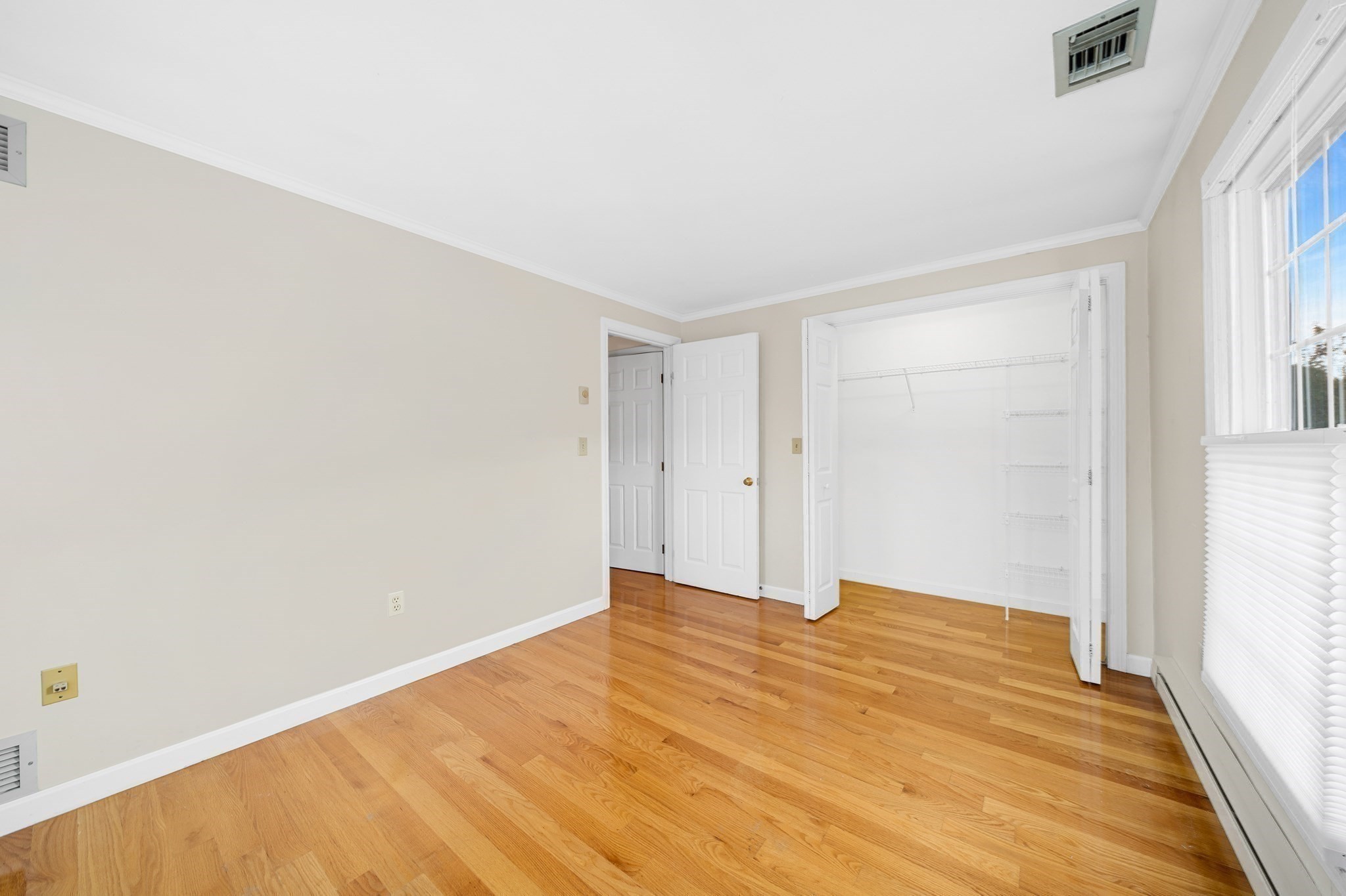 28 Essex Green Lane # D Property Photo 13