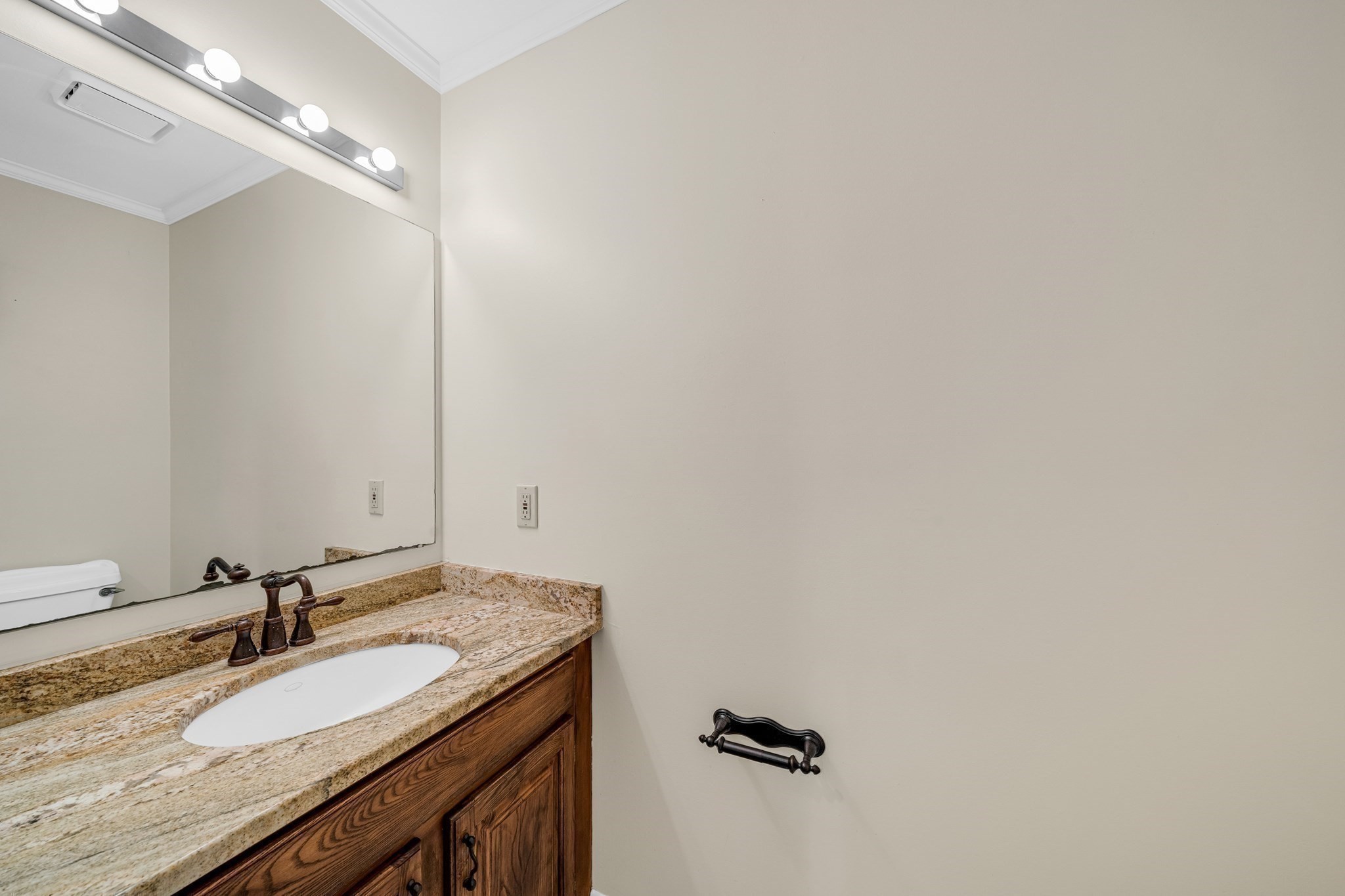 28 Essex Green Lane # D Property Photo 19