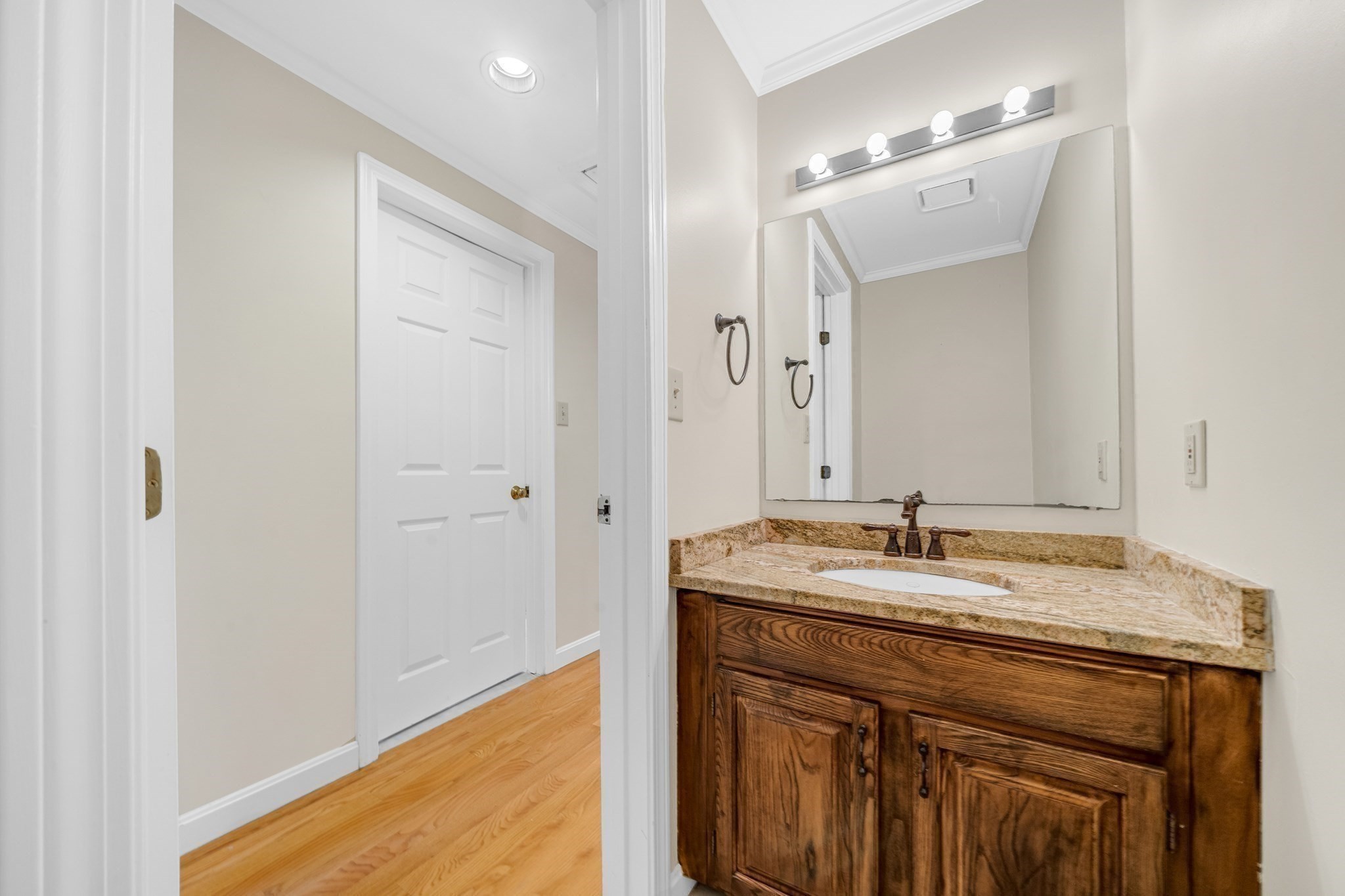 28 Essex Green Lane # D Property Photo 20