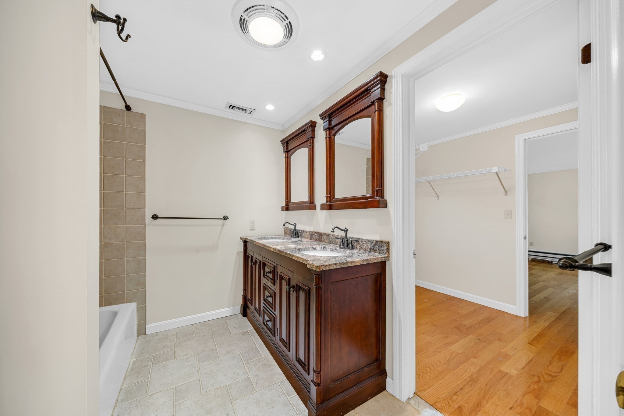 28 Essex Green Lane # D Property Photo 21