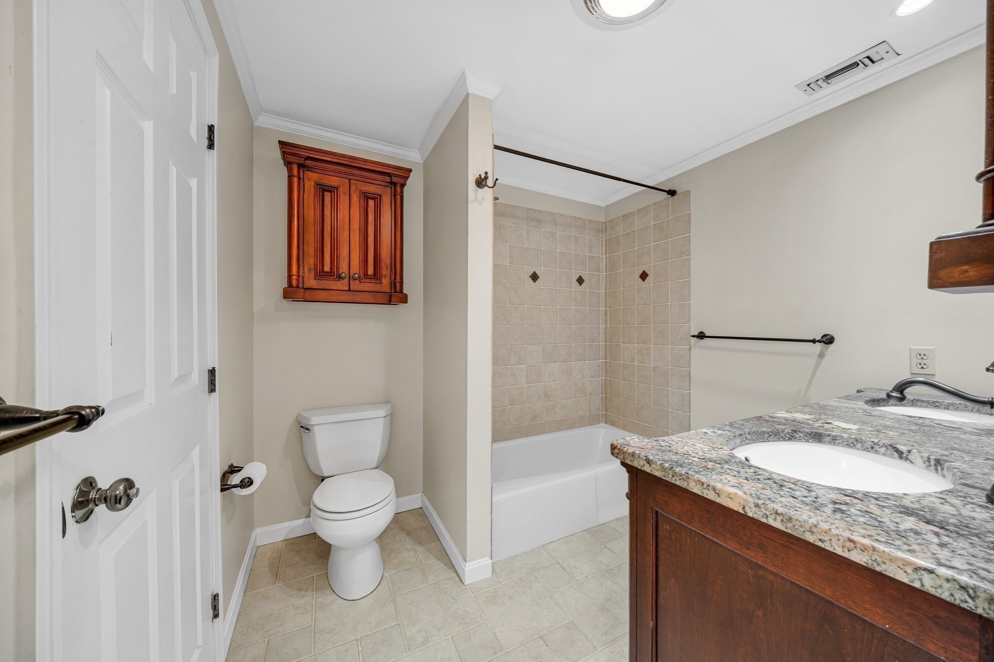 28 Essex Green Lane # D Property Photo 22