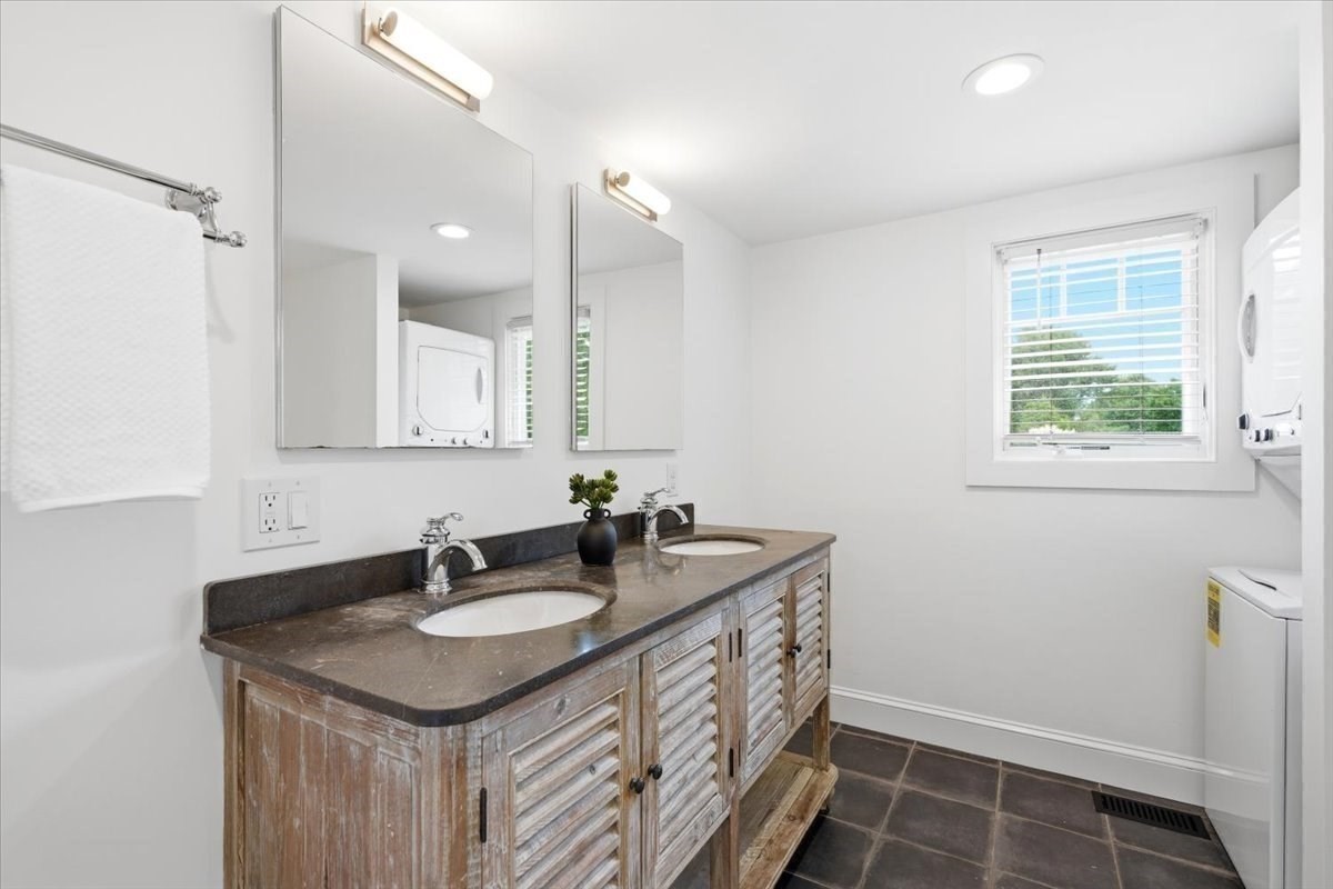109 Elm Street Property Photo 25