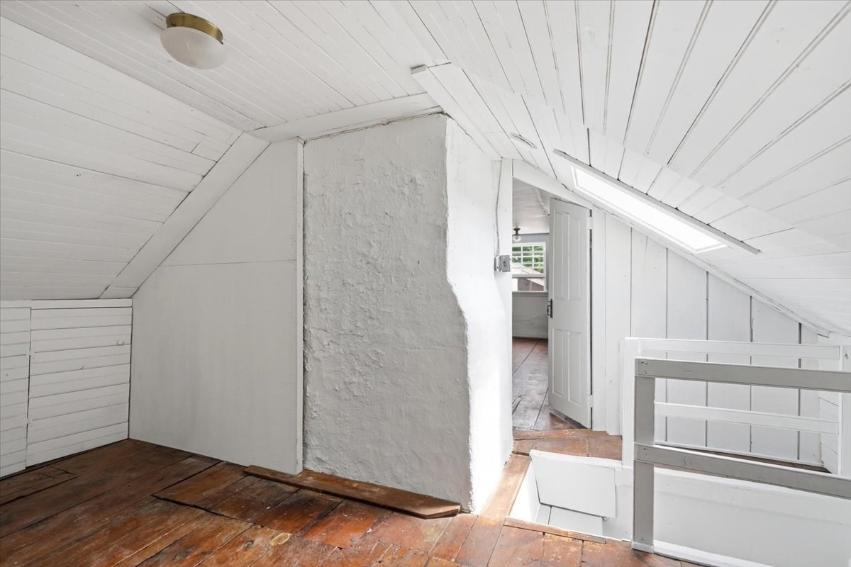 109 Elm Street Property Photo 32