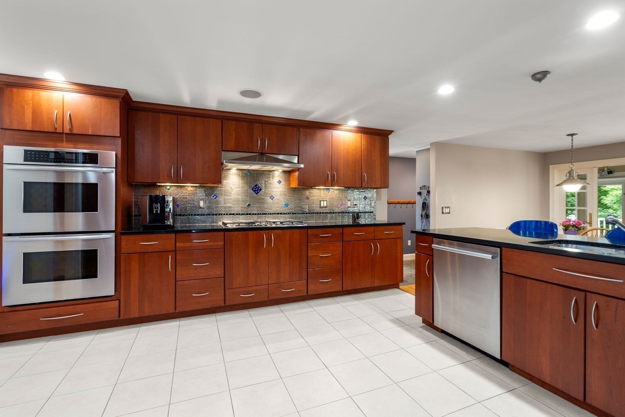 42 Sheridan Rd Property Photo 8