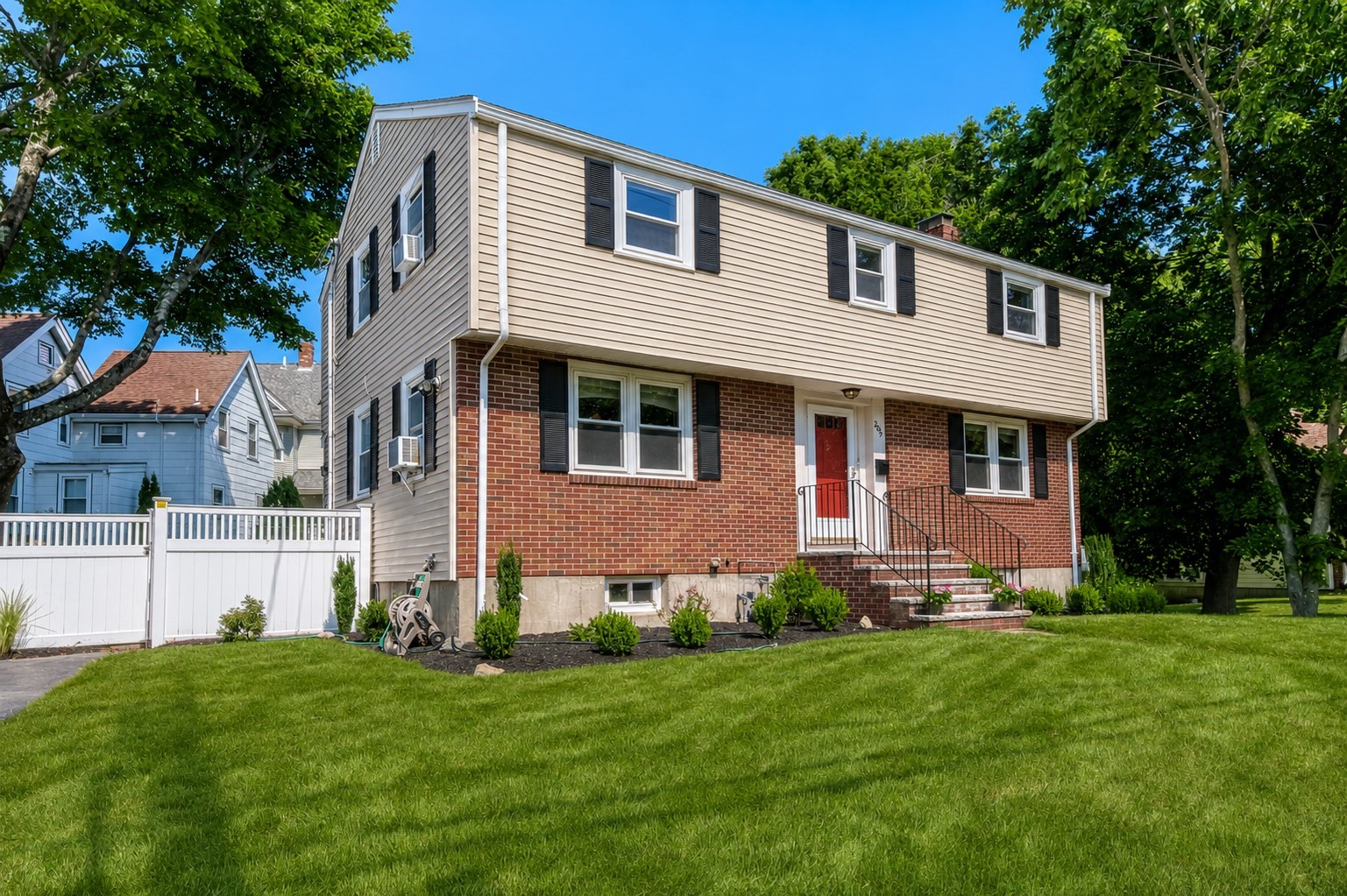 209 Prospect Street Property Photo 2