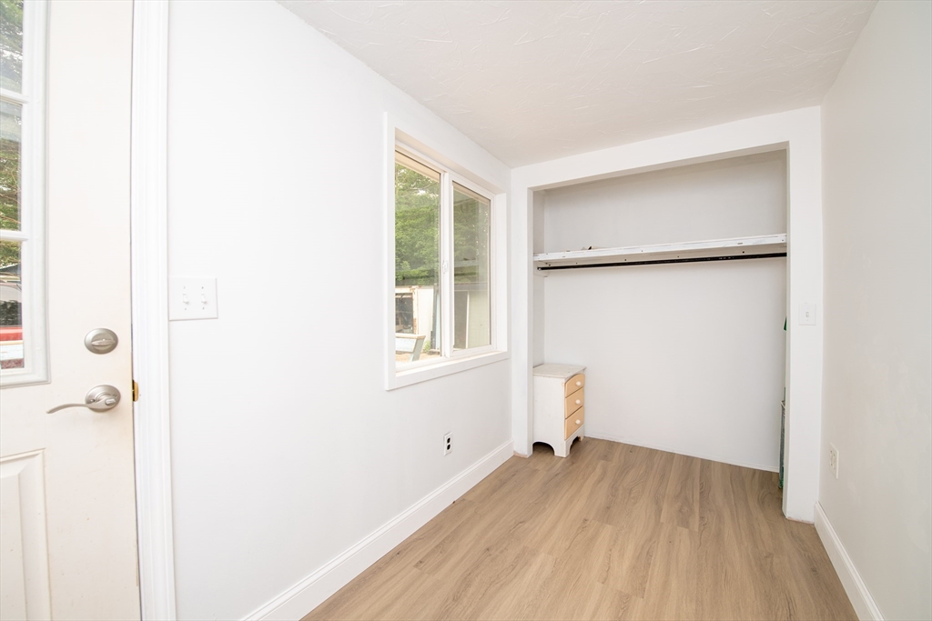 491 Hancock St Property Photo 6