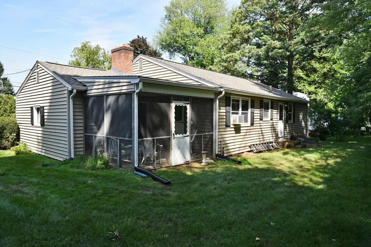 11 Almon Ave Property Photo 4