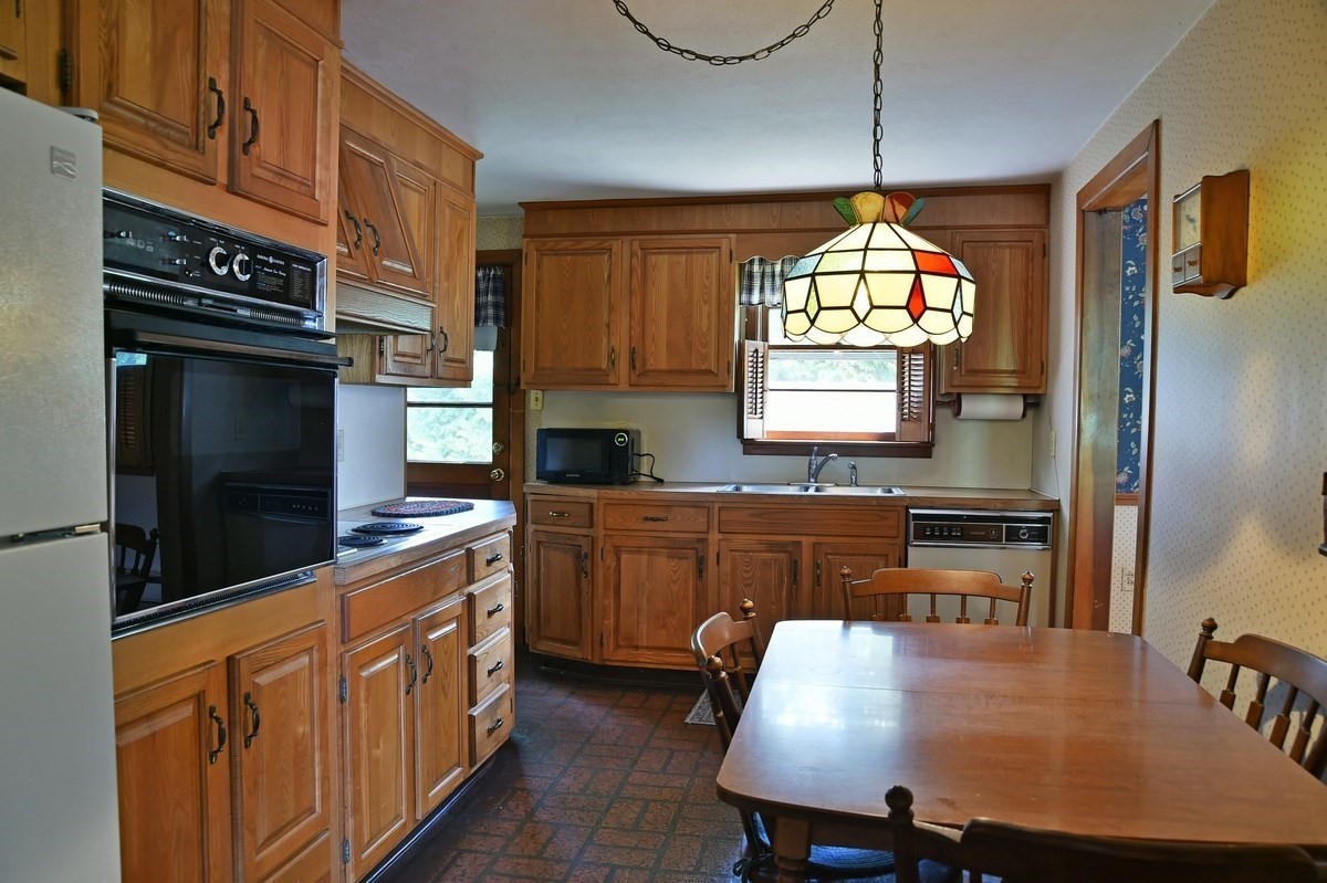11 Almon Ave Property Photo 11