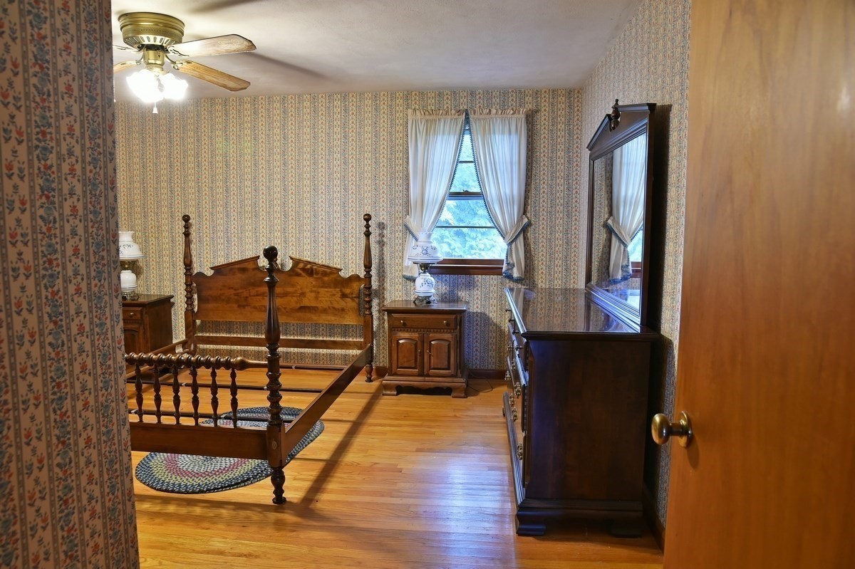 11 Almon Ave Property Photo 17