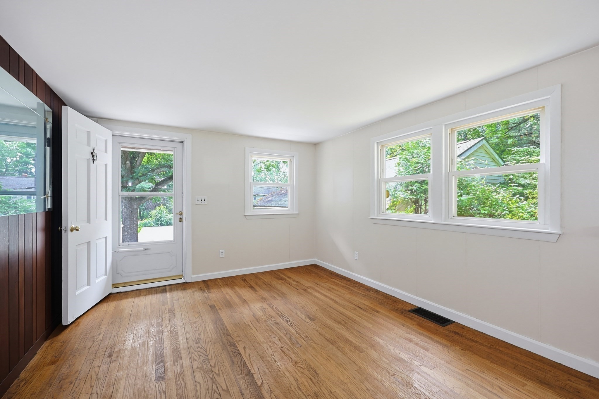214 School Street Property Photo 7