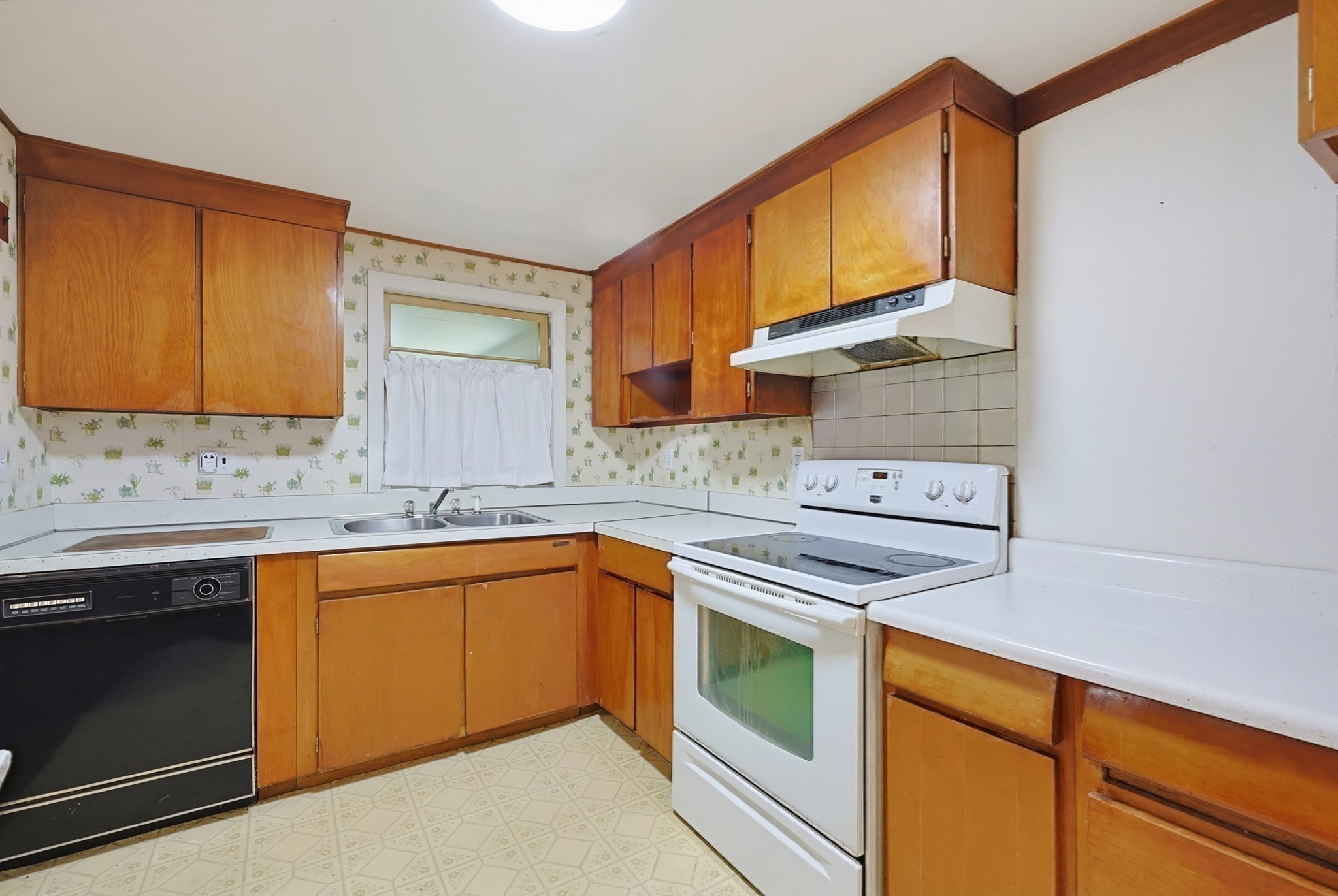 214 School Street Property Photo 13