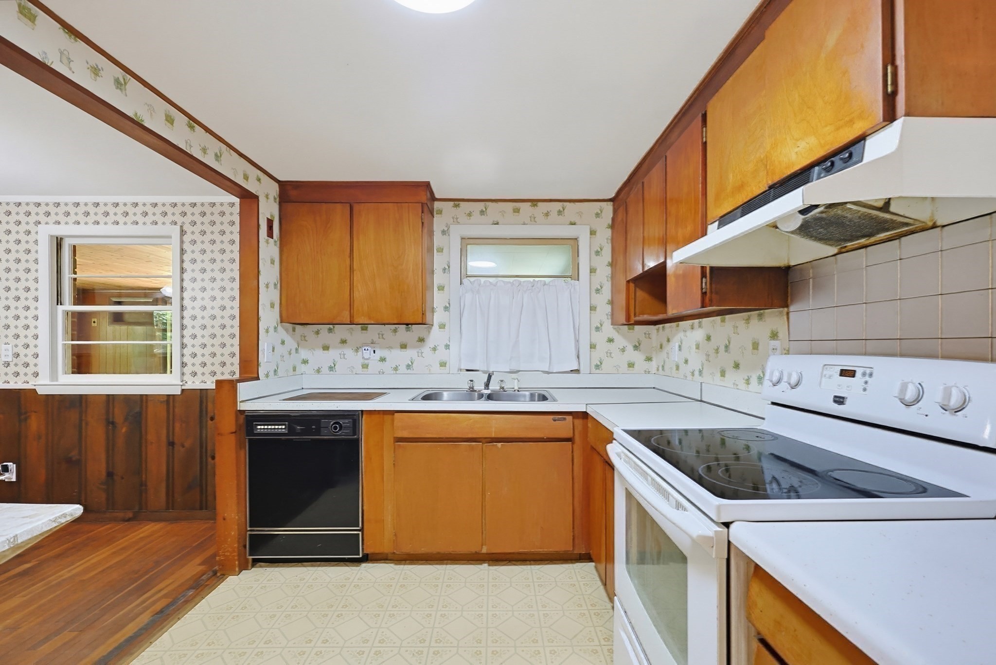 214 School Street Property Photo 14