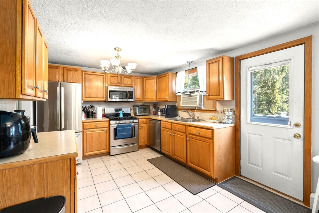 67 Andover St Property Photo 4