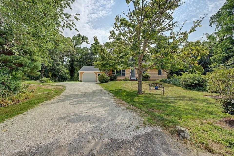 4 Susan Lane Property Photo 1