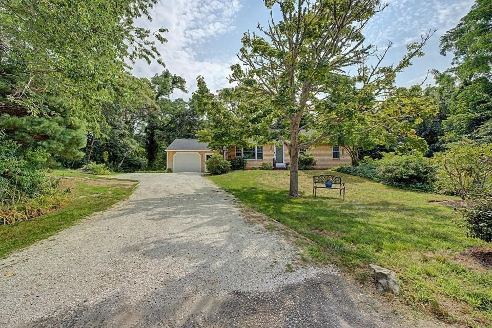 4 Susan Lane Property Photo 2