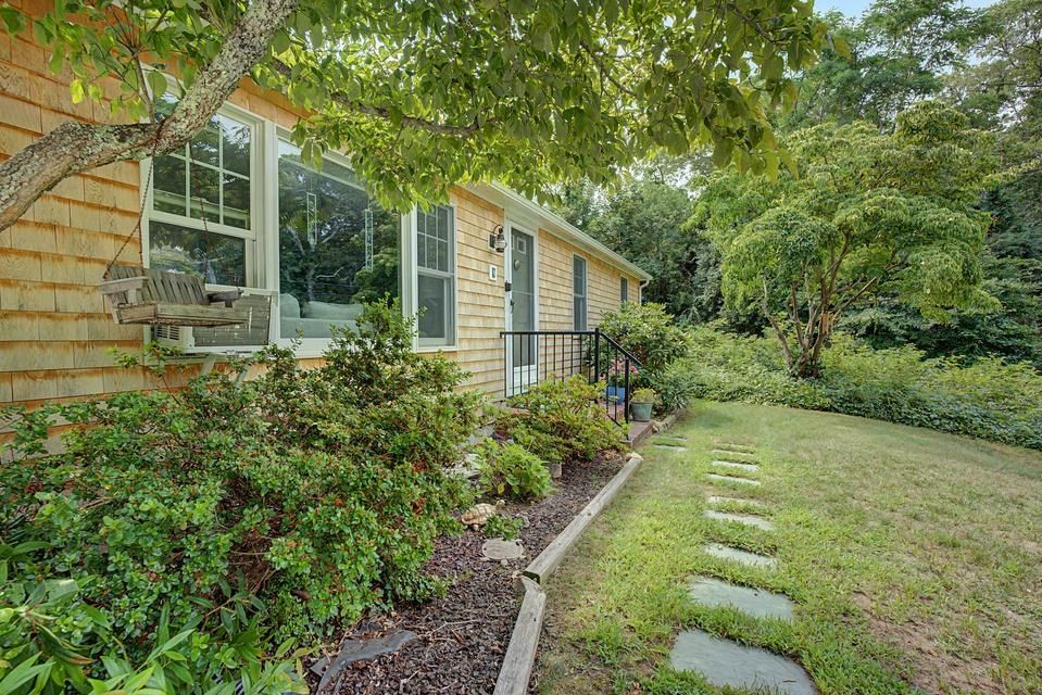 4 Susan Lane Property Photo 3