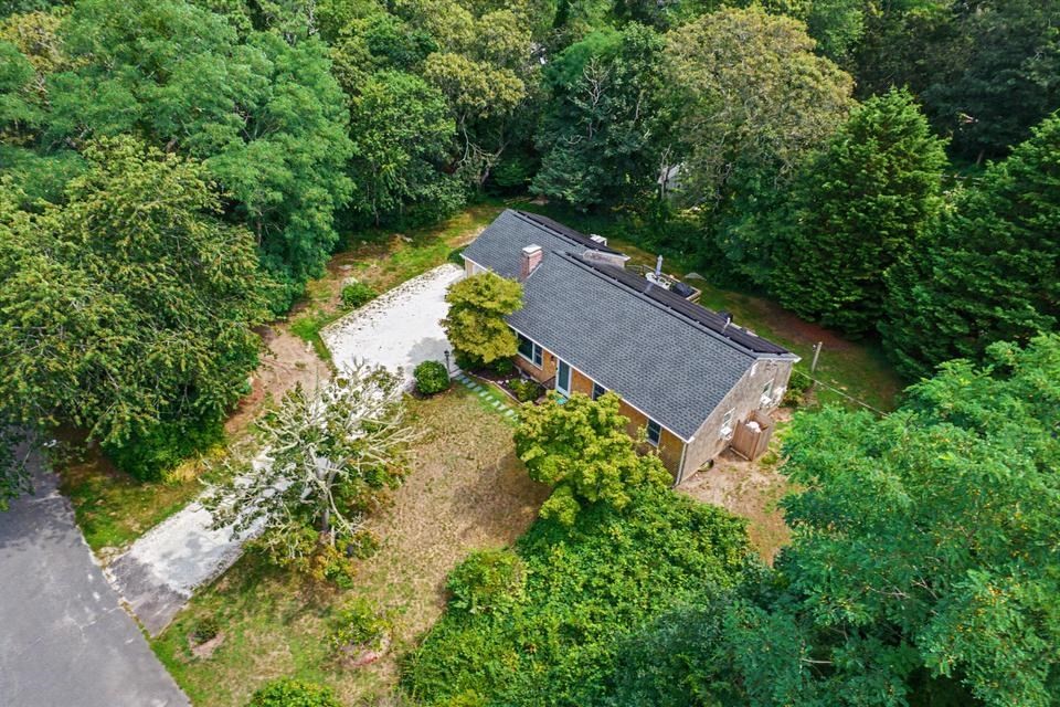 4 Susan Lane Property Photo 23