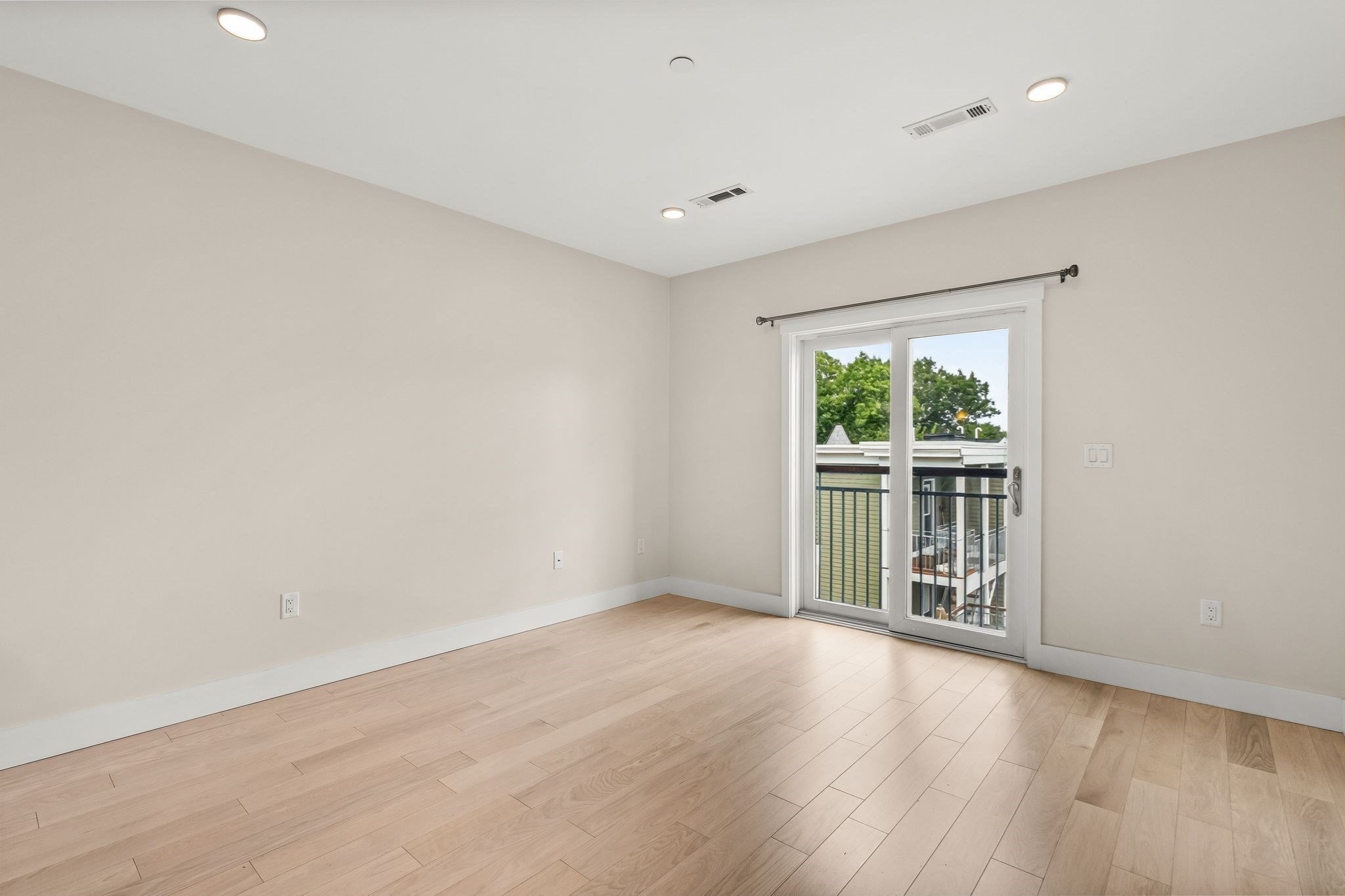 1975 Massachusetts Ave # 302 Property Photo 5