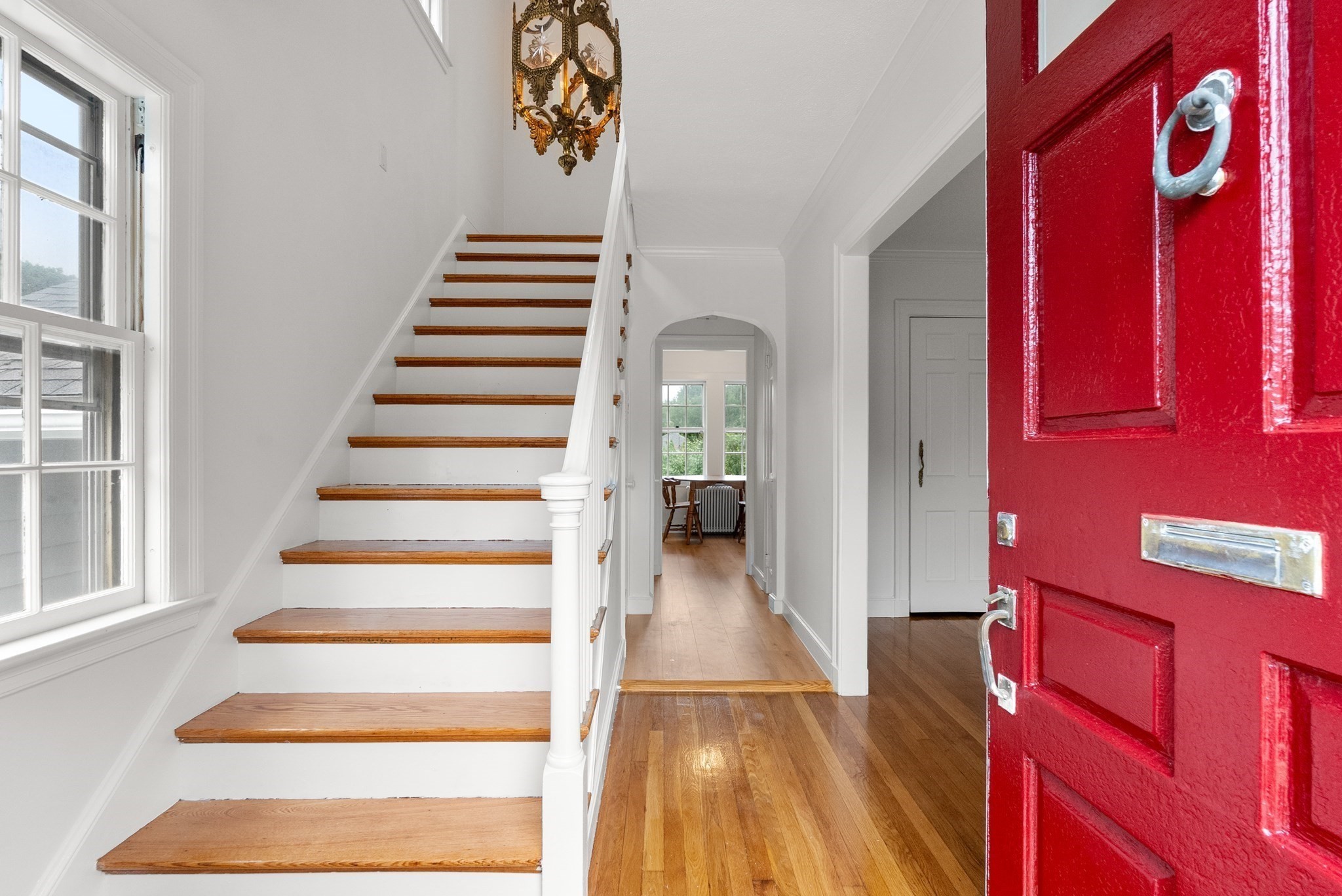 204 Thacher St Property Photo 4