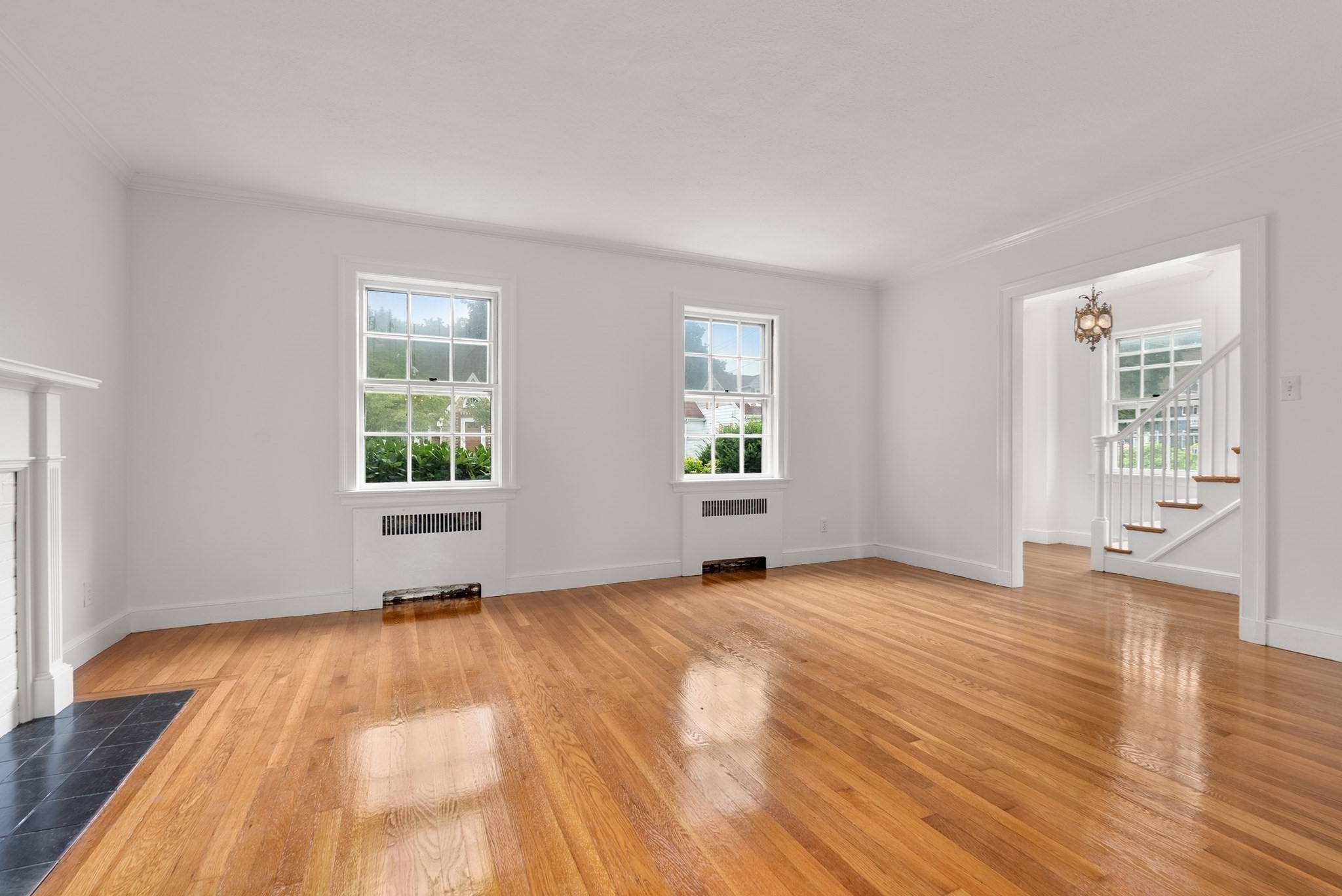 204 Thacher St Property Photo 8
