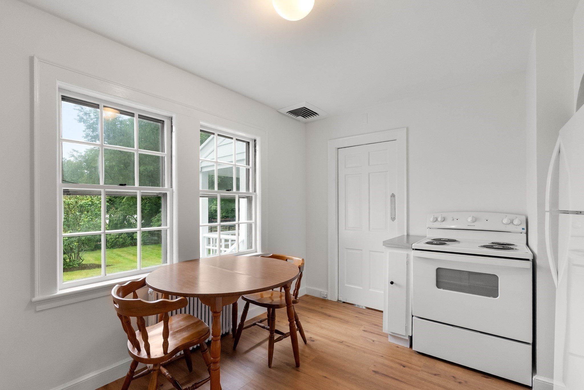 204 Thacher St Property Photo 11