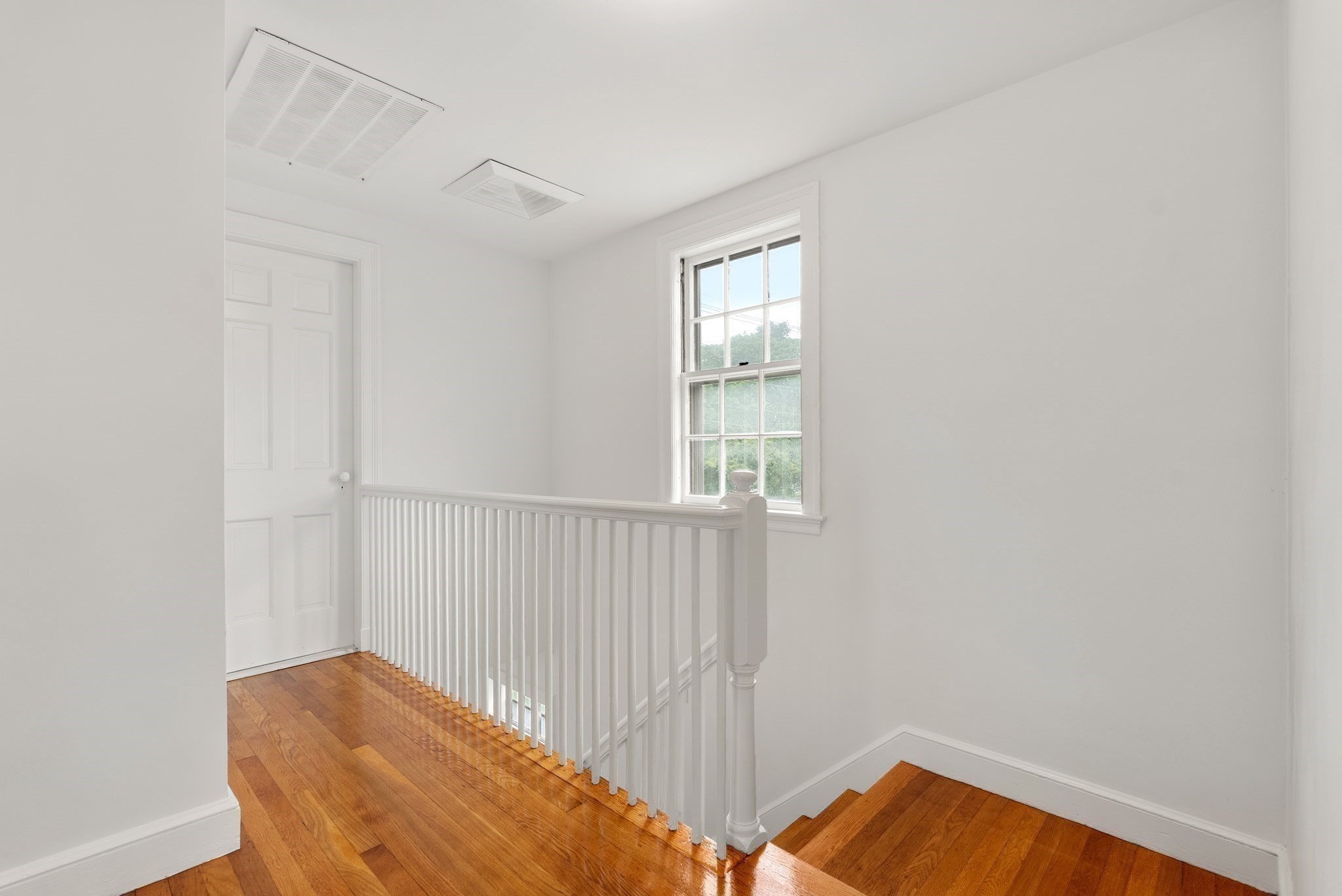204 Thacher St Property Photo 12