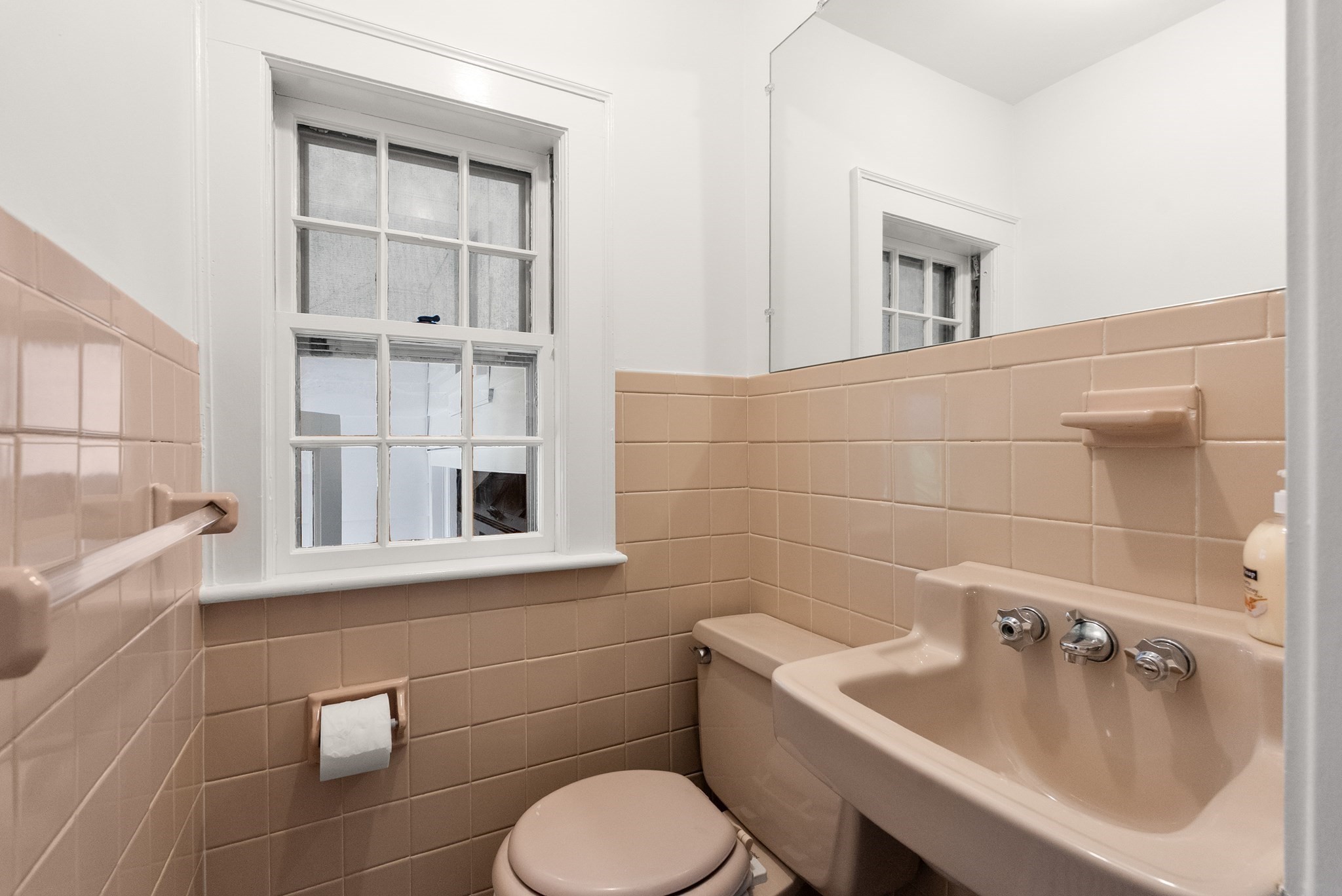 204 Thacher St Property Photo 18