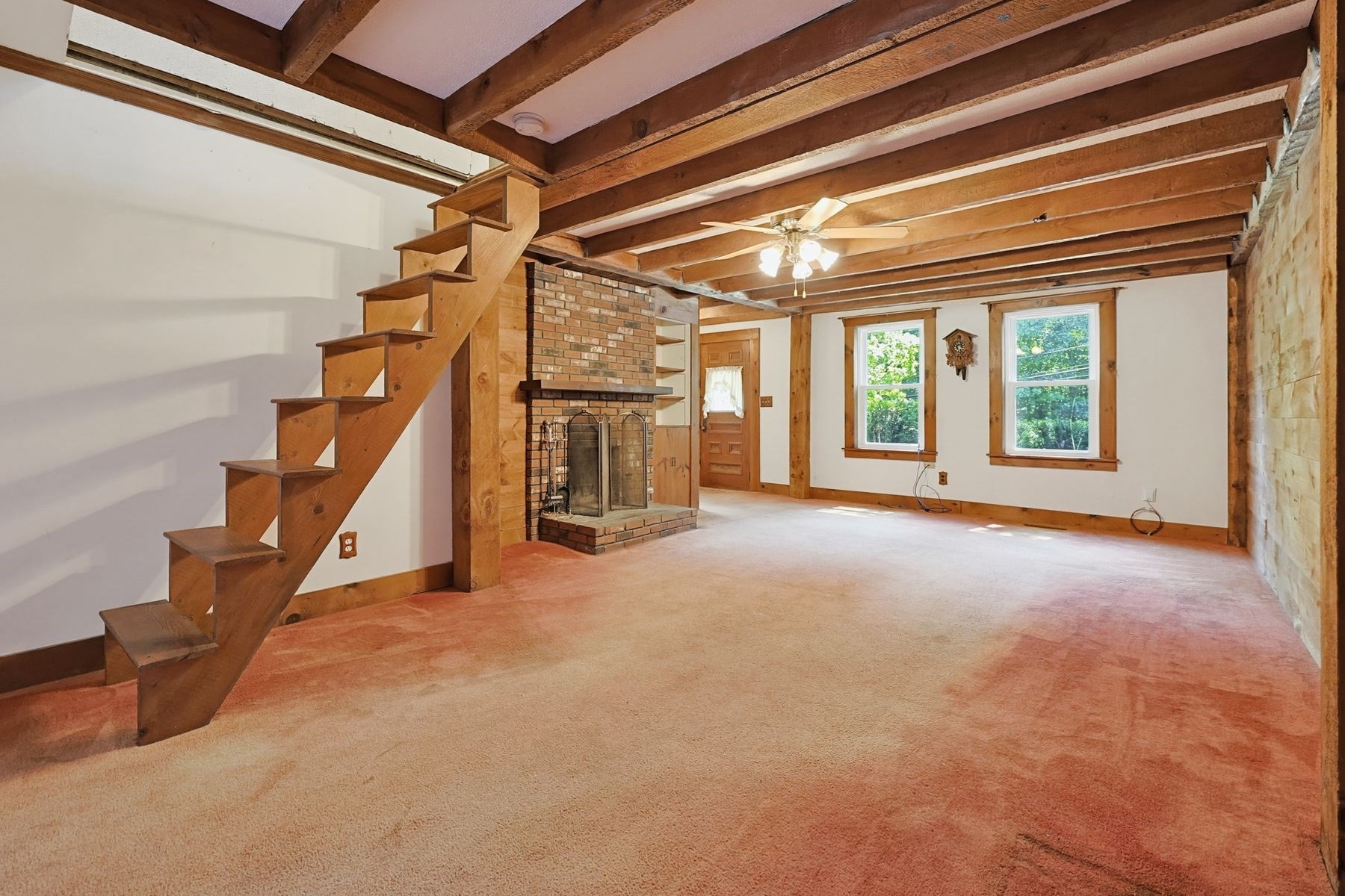 525 Clark St Property Photo 3