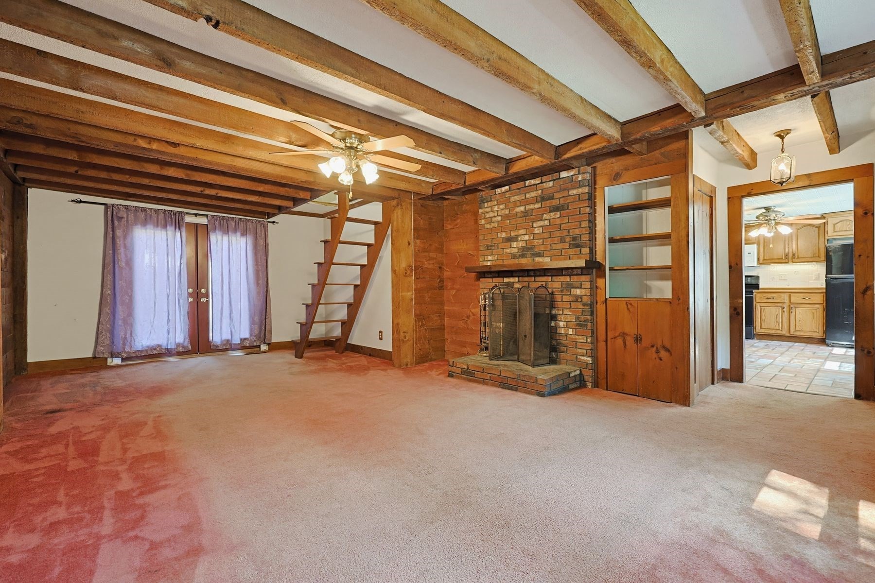 525 Clark St Property Photo 5