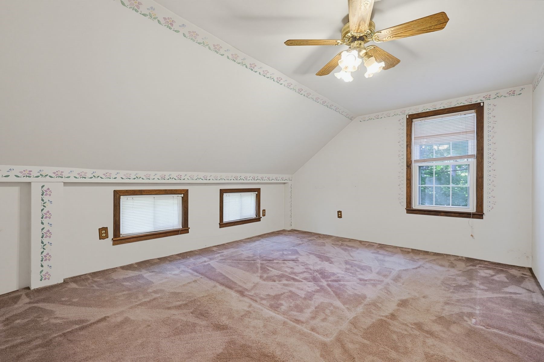 525 Clark St Property Photo 19