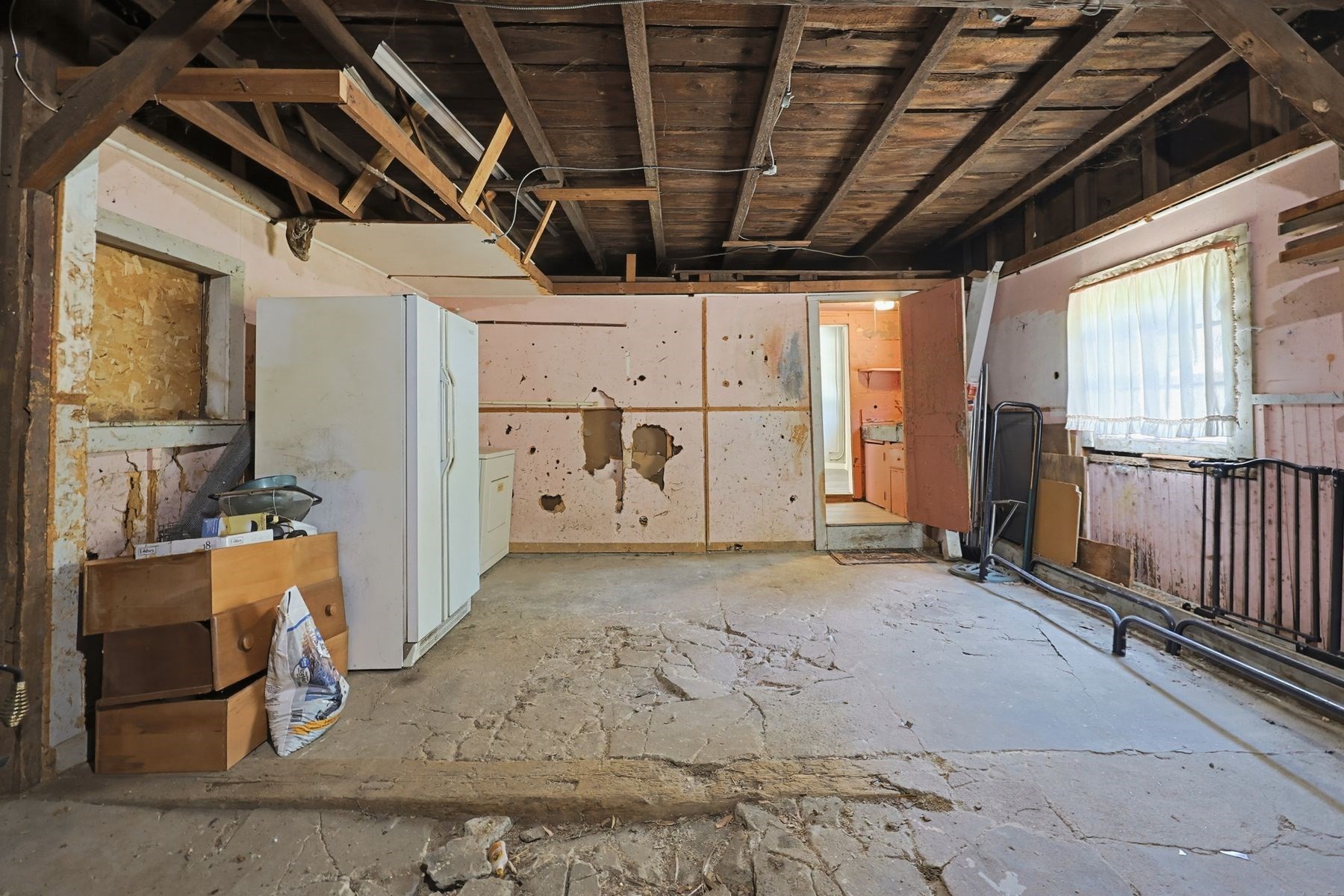 525 Clark St Property Photo 28