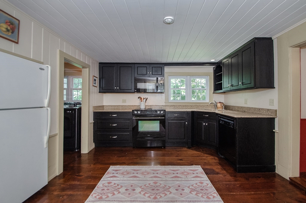 65 Acushnet Rd Property Photo 12