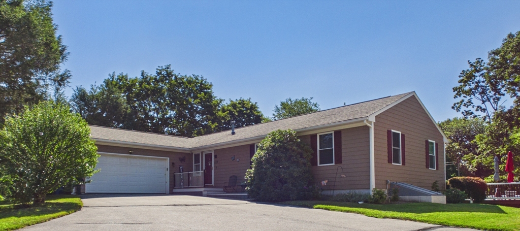 615 Taunton Ave Property Photo 1
