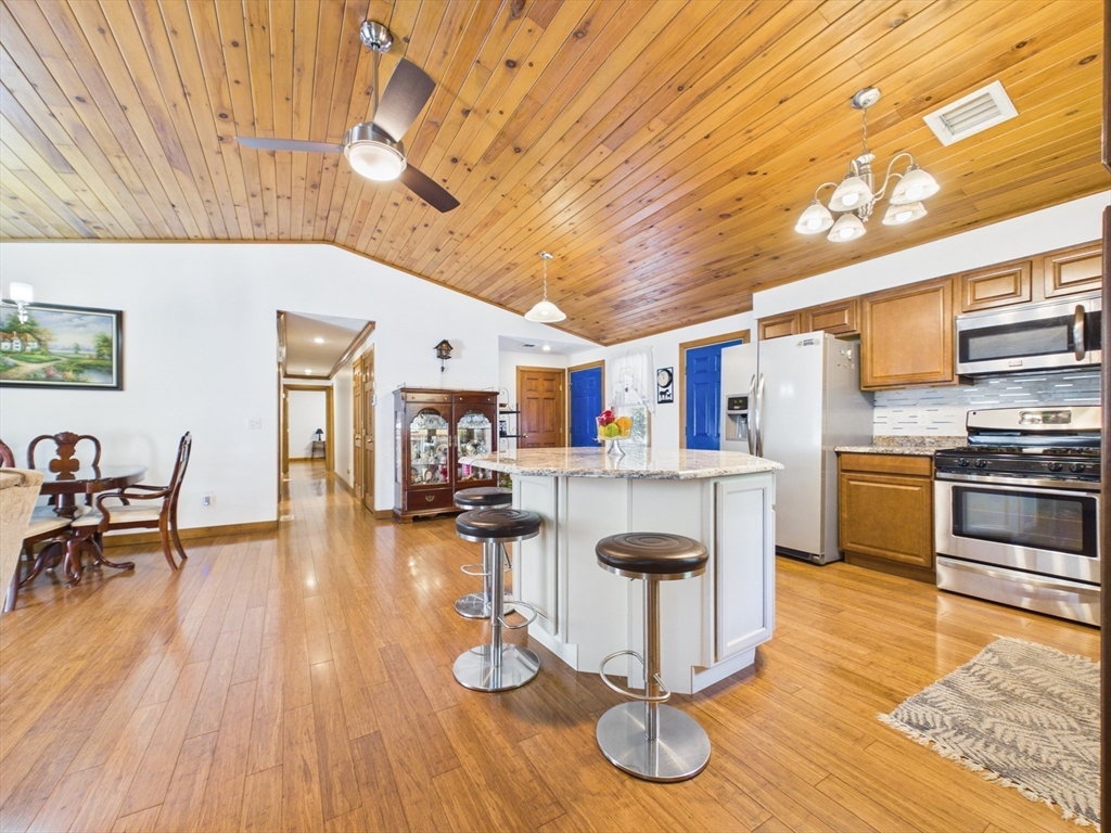 615 Taunton Ave Property Photo 3